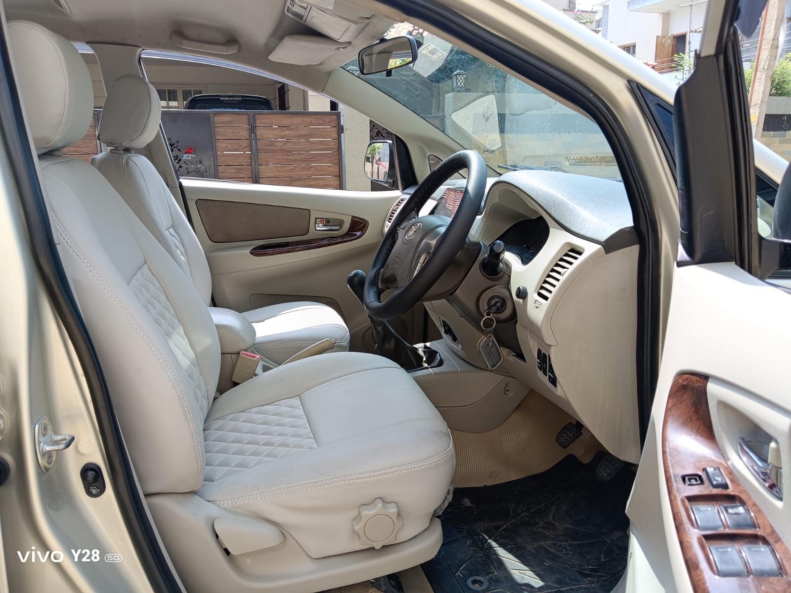 Toyota Innova - Image 7