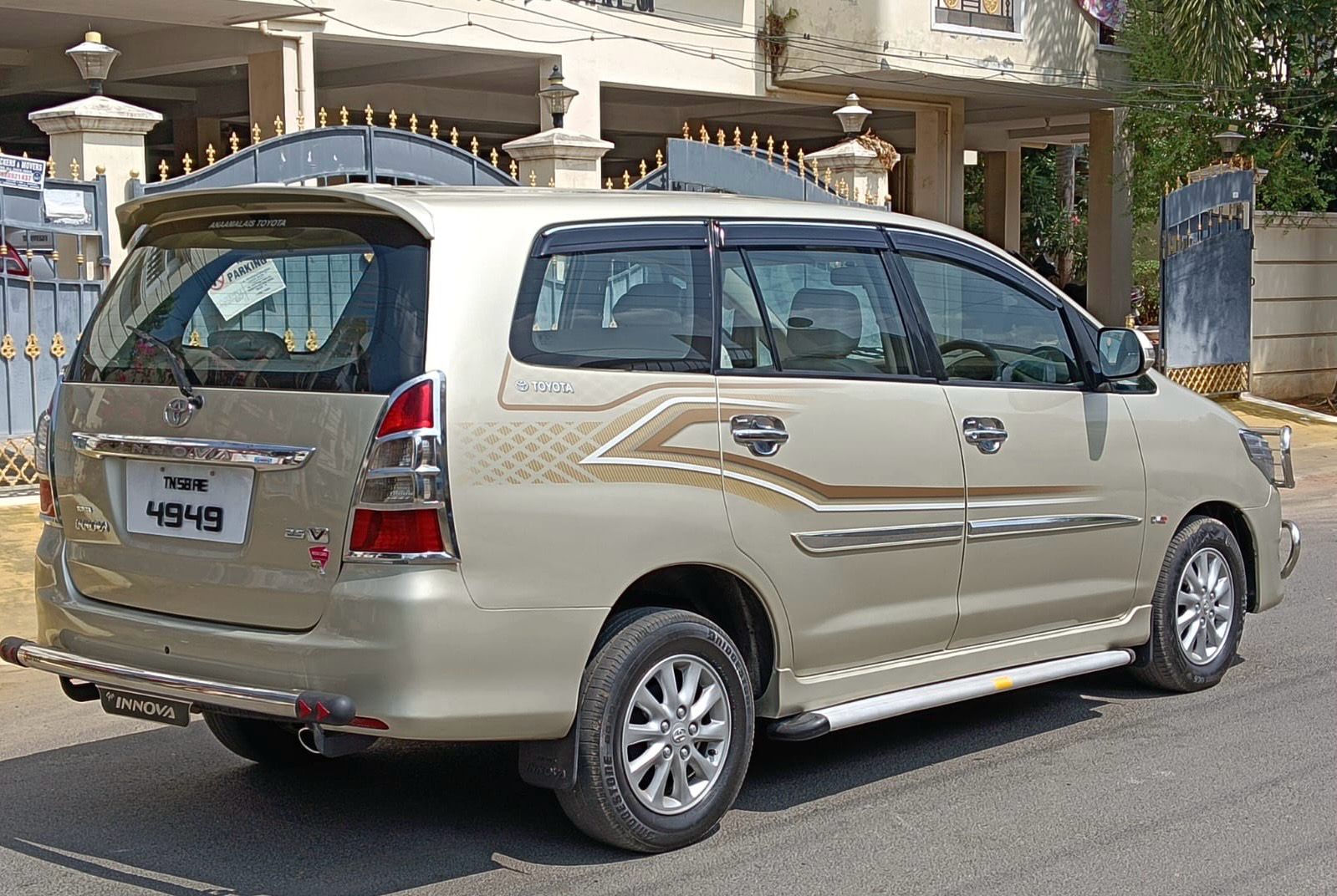 Toyota Innova - Image 5