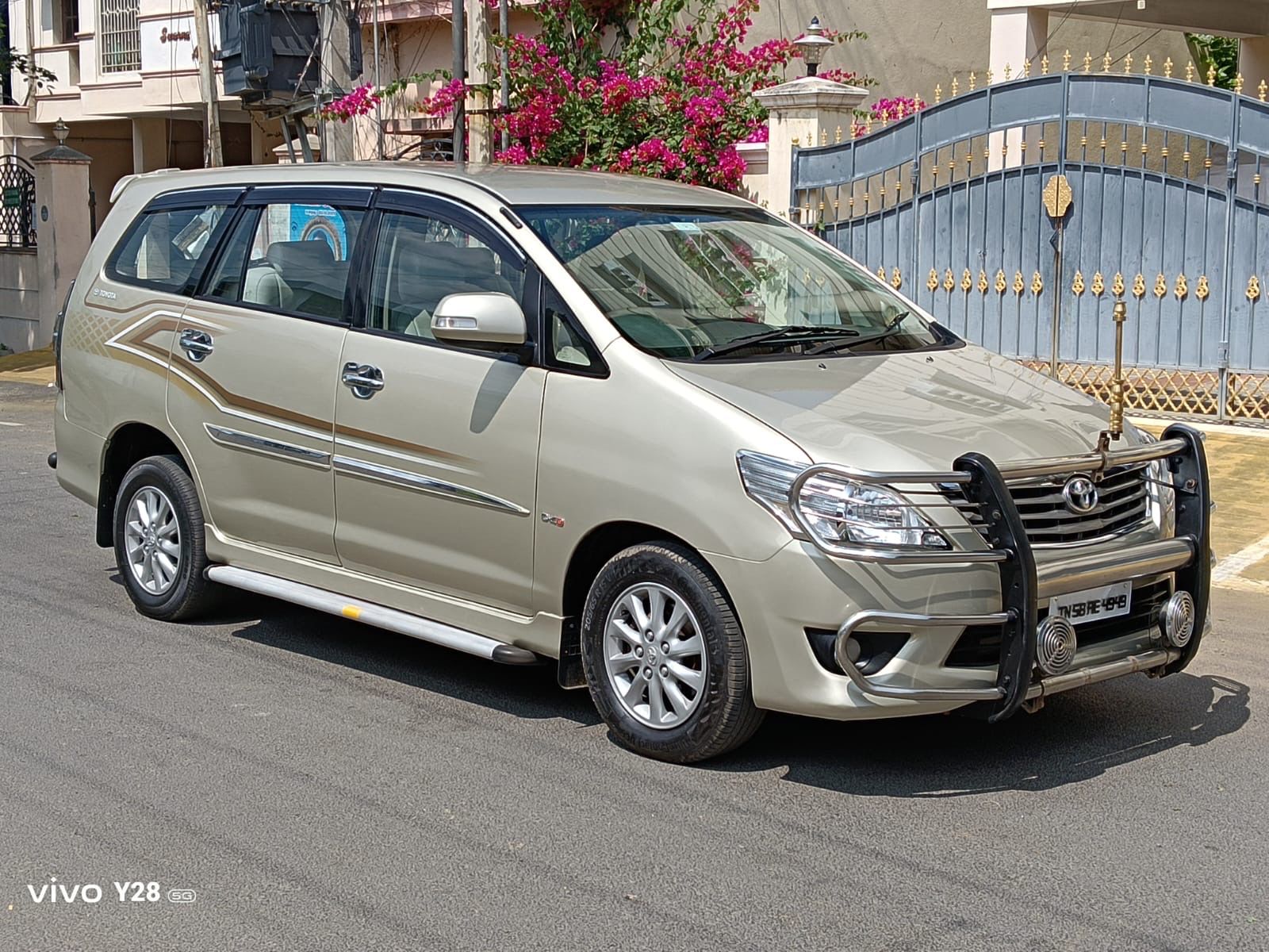 Toyota Innova - Image 2