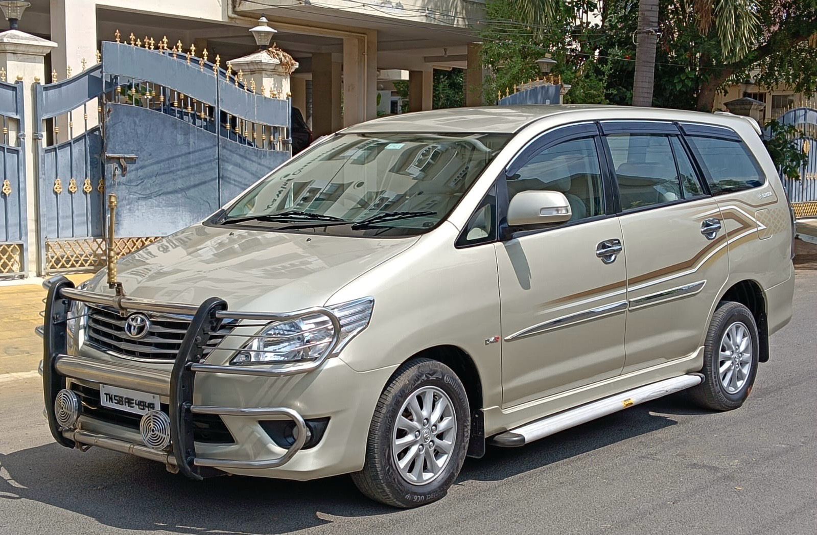 Toyota Innova - Image 9