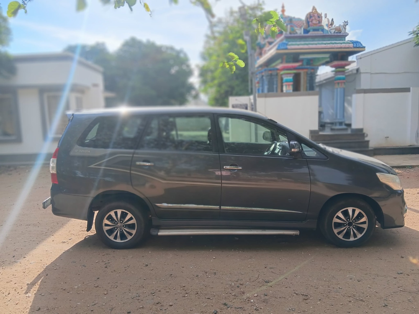 Toyota Innova - Image 3