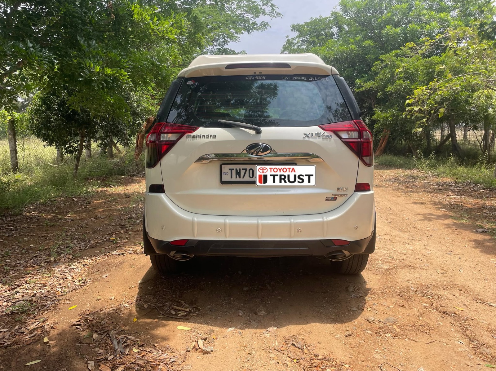 Mahindra XUV500 - Image 3