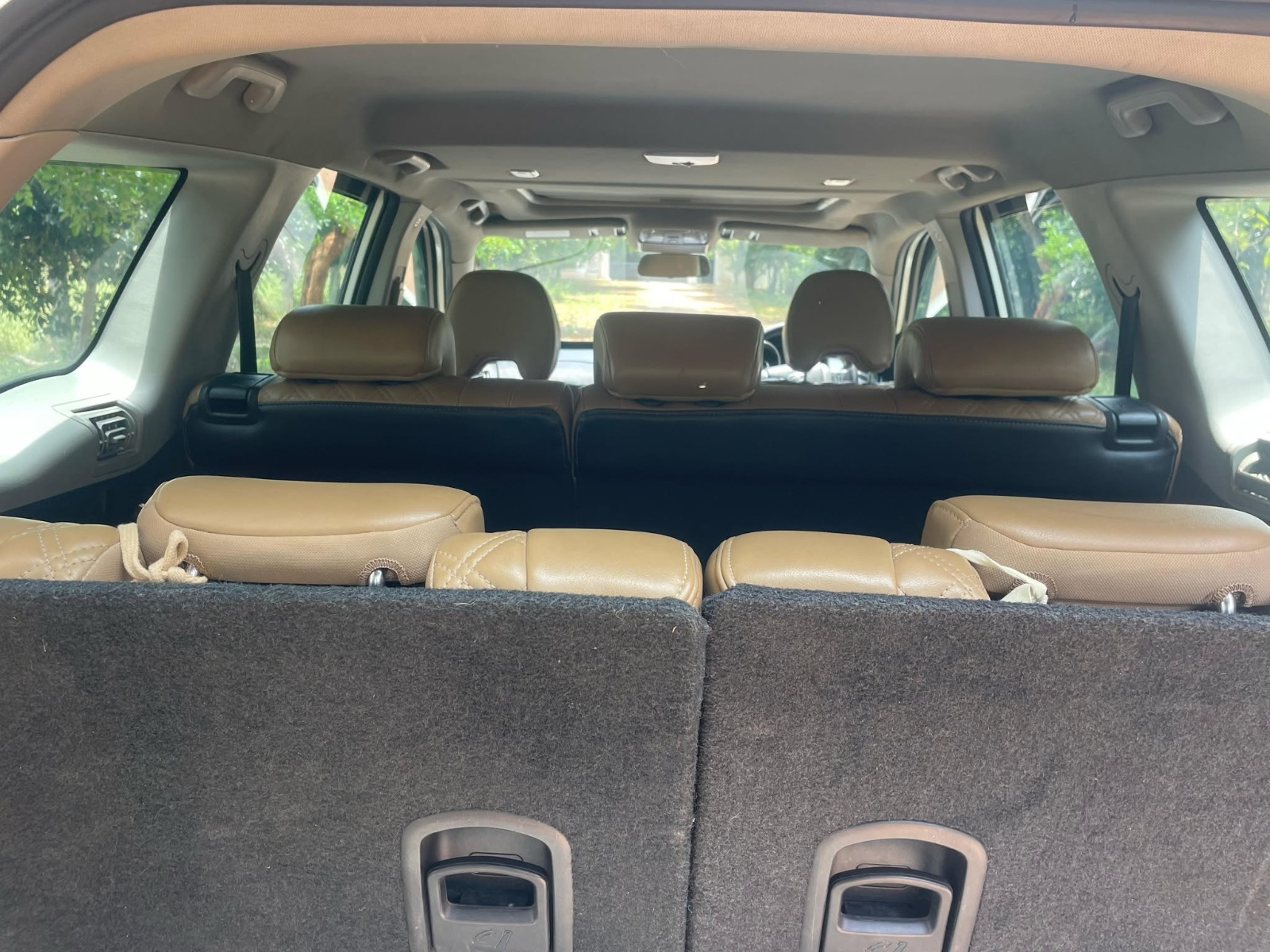 Mahindra XUV500 - Image 7