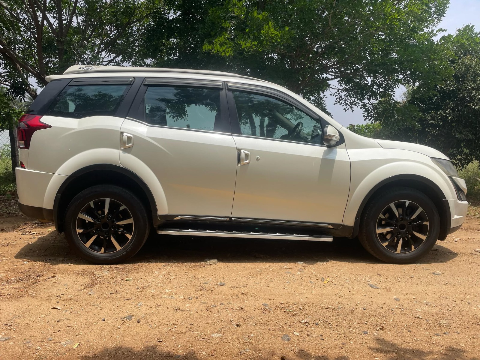 Mahindra XUV500 - Image 8