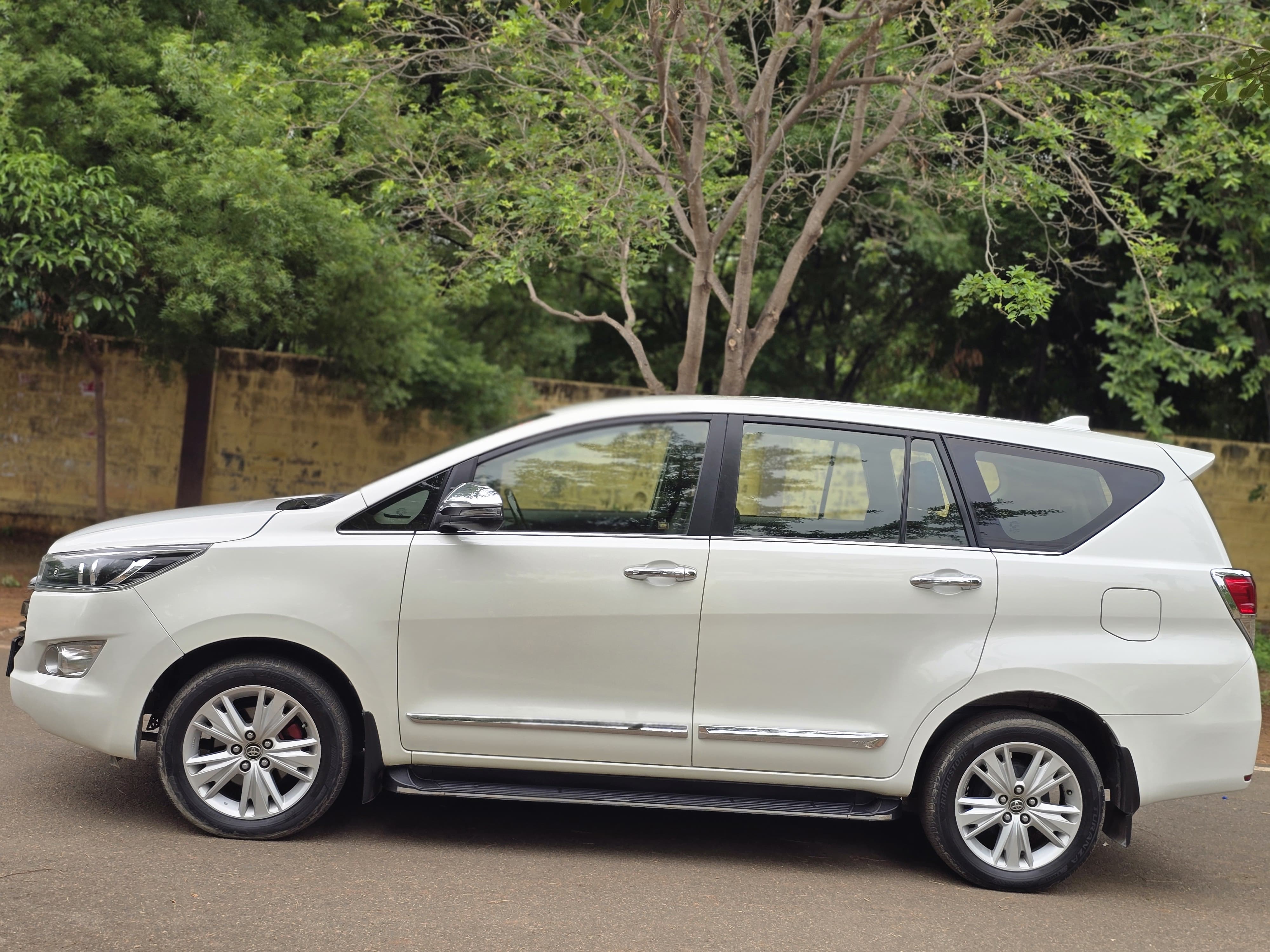 Toyota Innova Crysta - Image 3