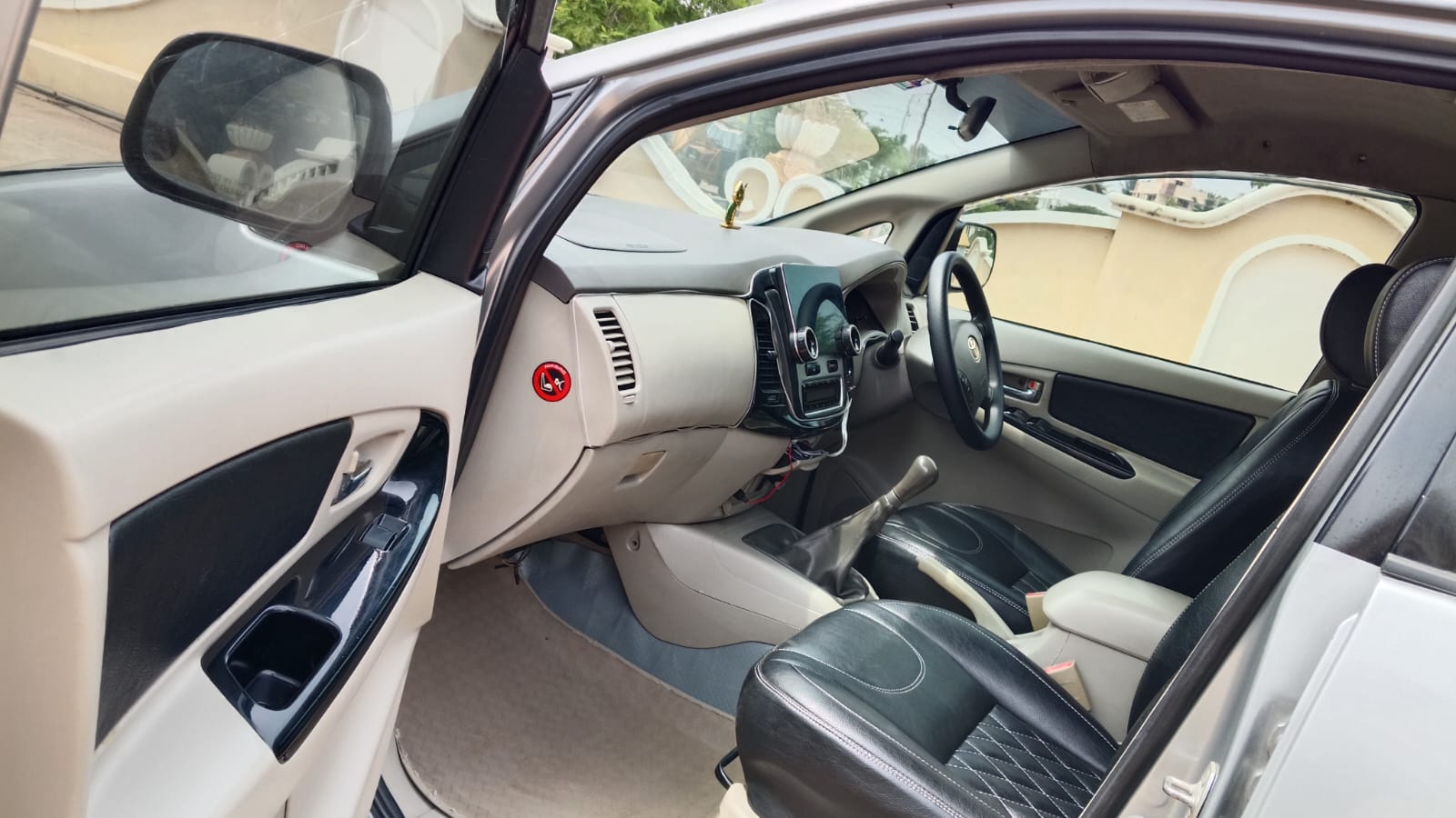 Toyota Innova - Image 10