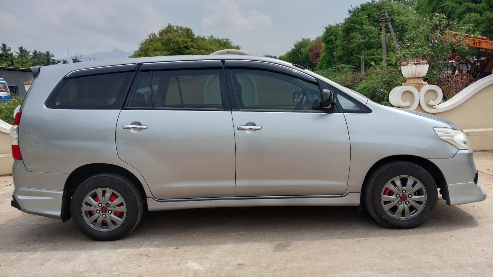 Toyota Innova - Image 3