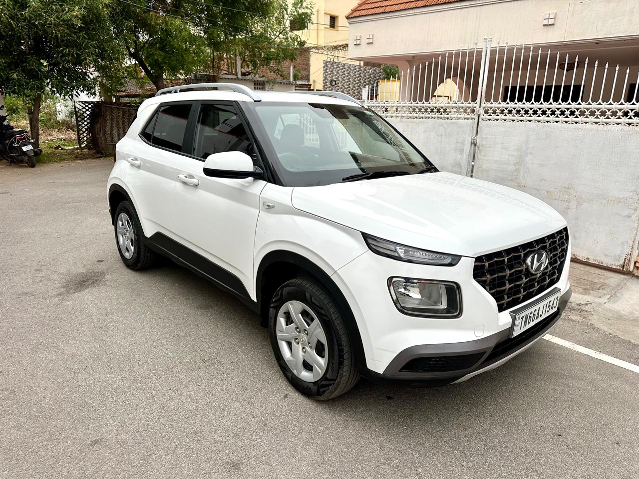 Hyundai Venue - Image 3