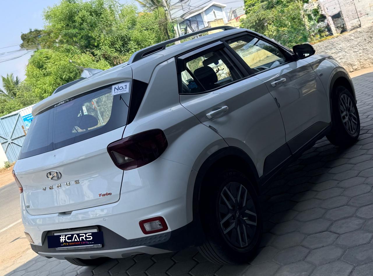 Hyundai Venue - Image 2
