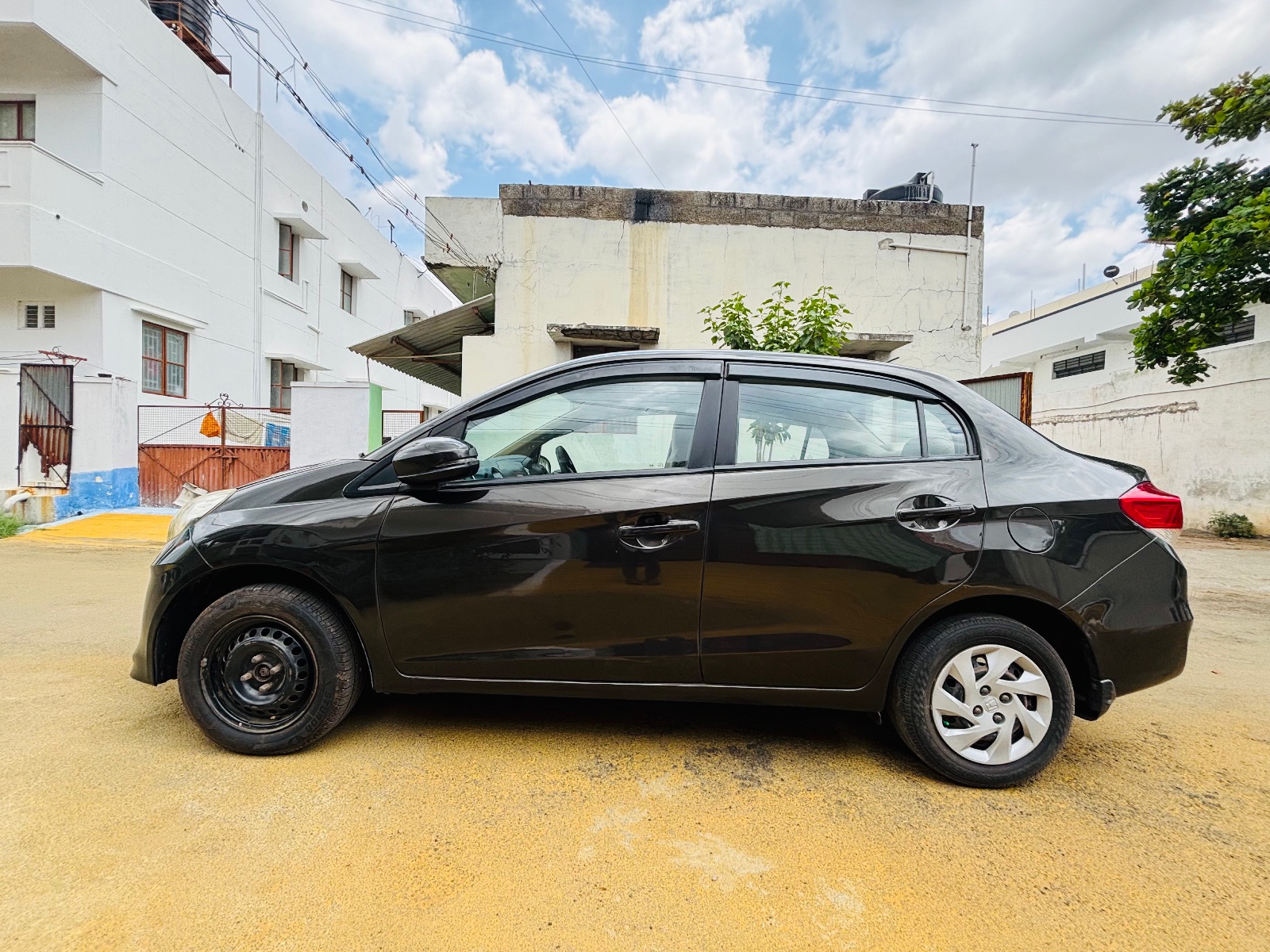 Honda Amaze - Image 2