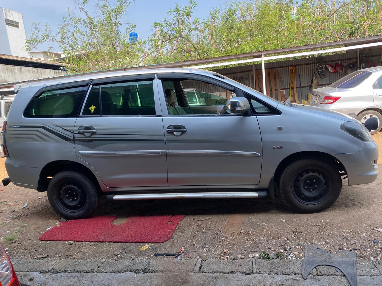 Toyota Innova - Image 4