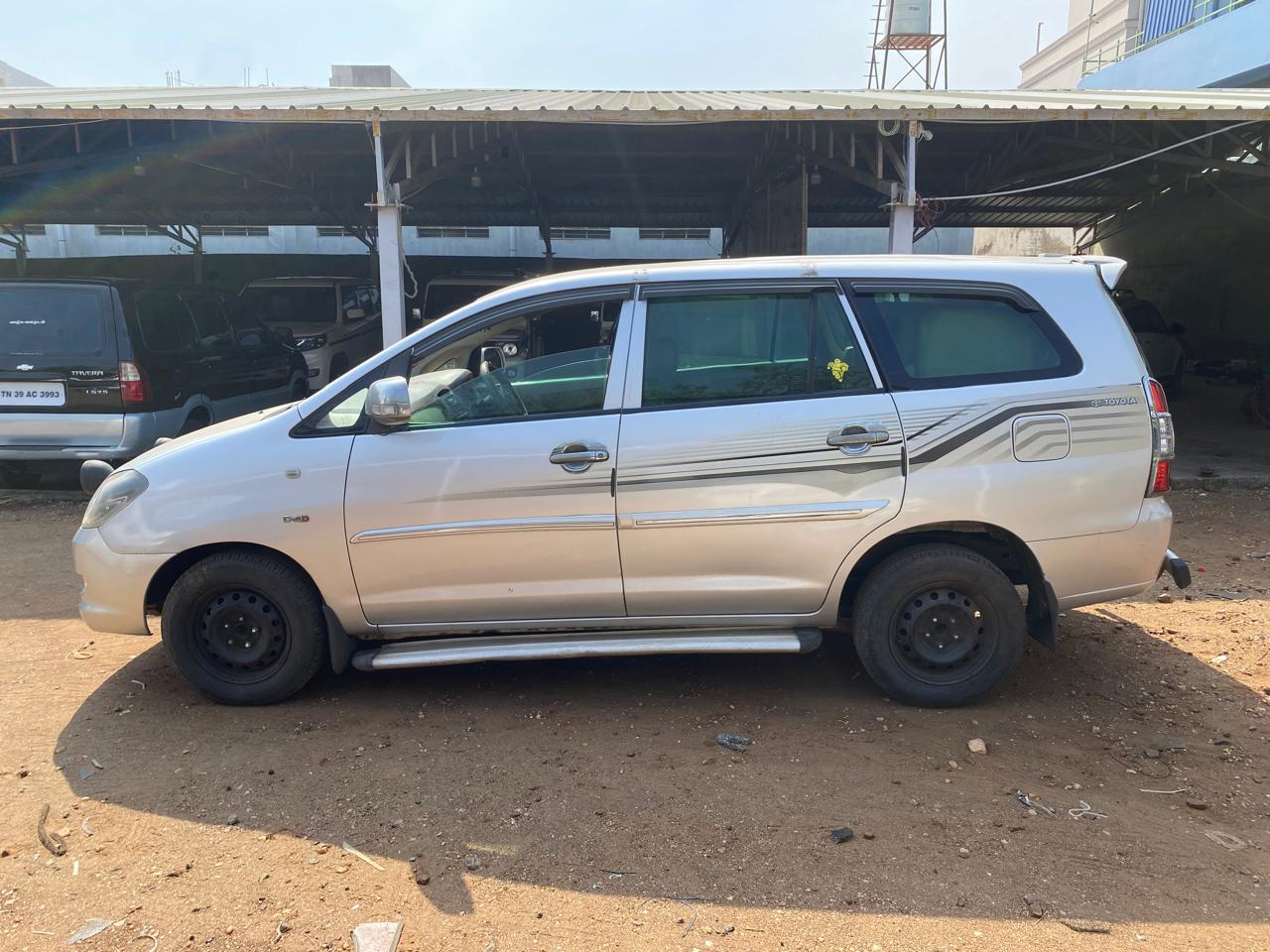 Toyota Innova - Image 2