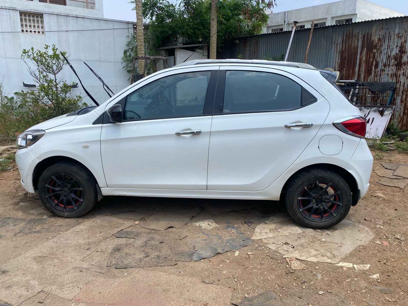 Tata Tiago - Image 2