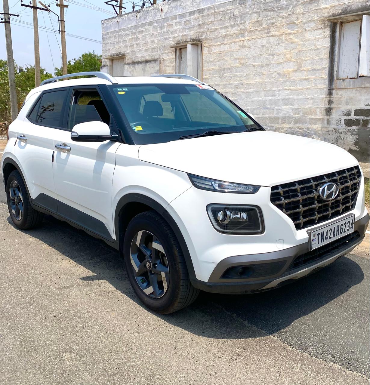 Hyundai Venue - Image 2
