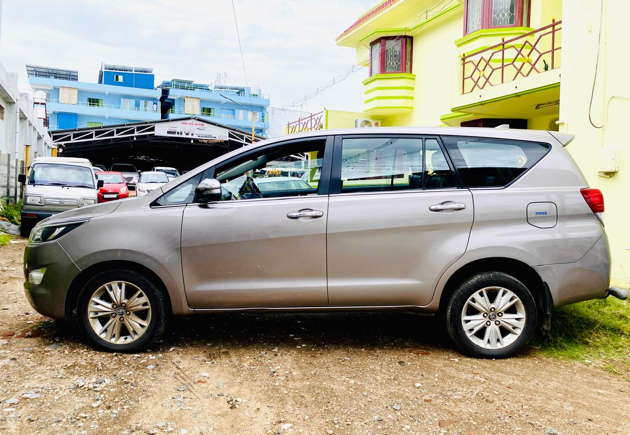 Toyota Innova Crysta - Image 3