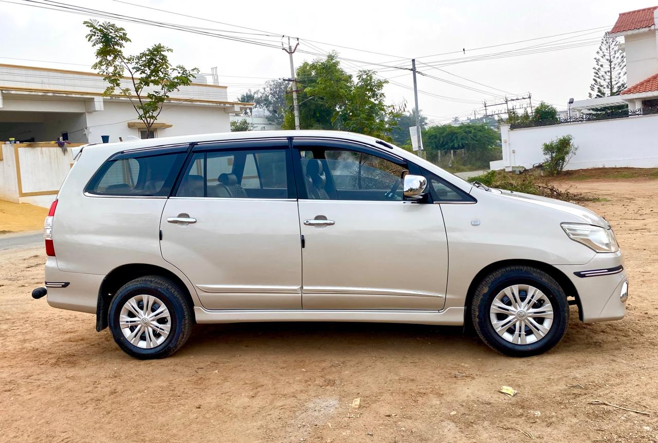 Toyota Innova - Image 2