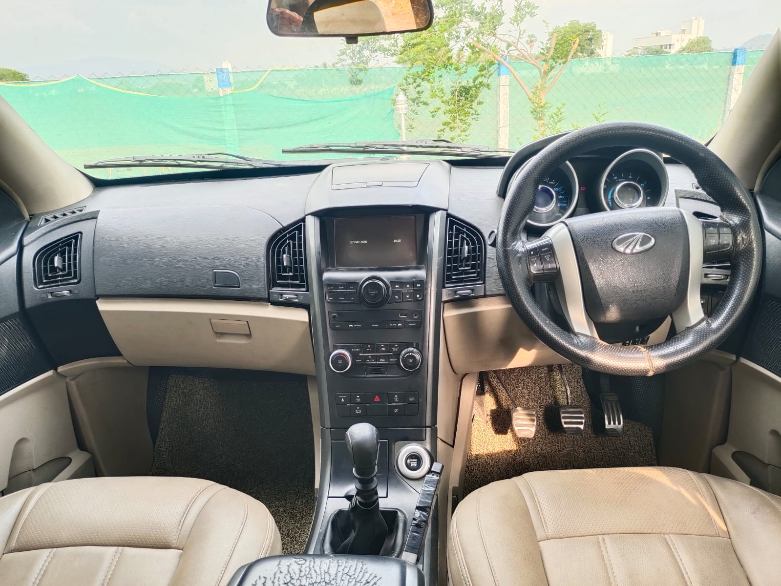 Mahindra XUV500 - Image 6