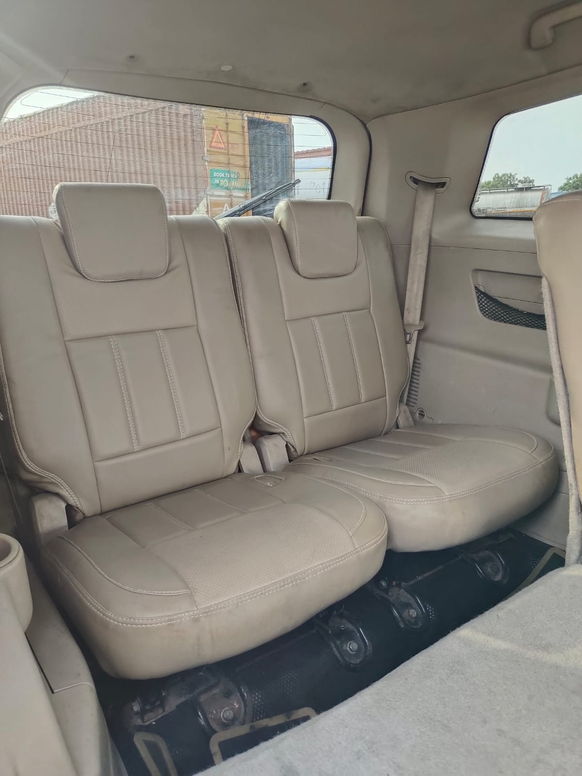 Mahindra XUV500 - Image 7