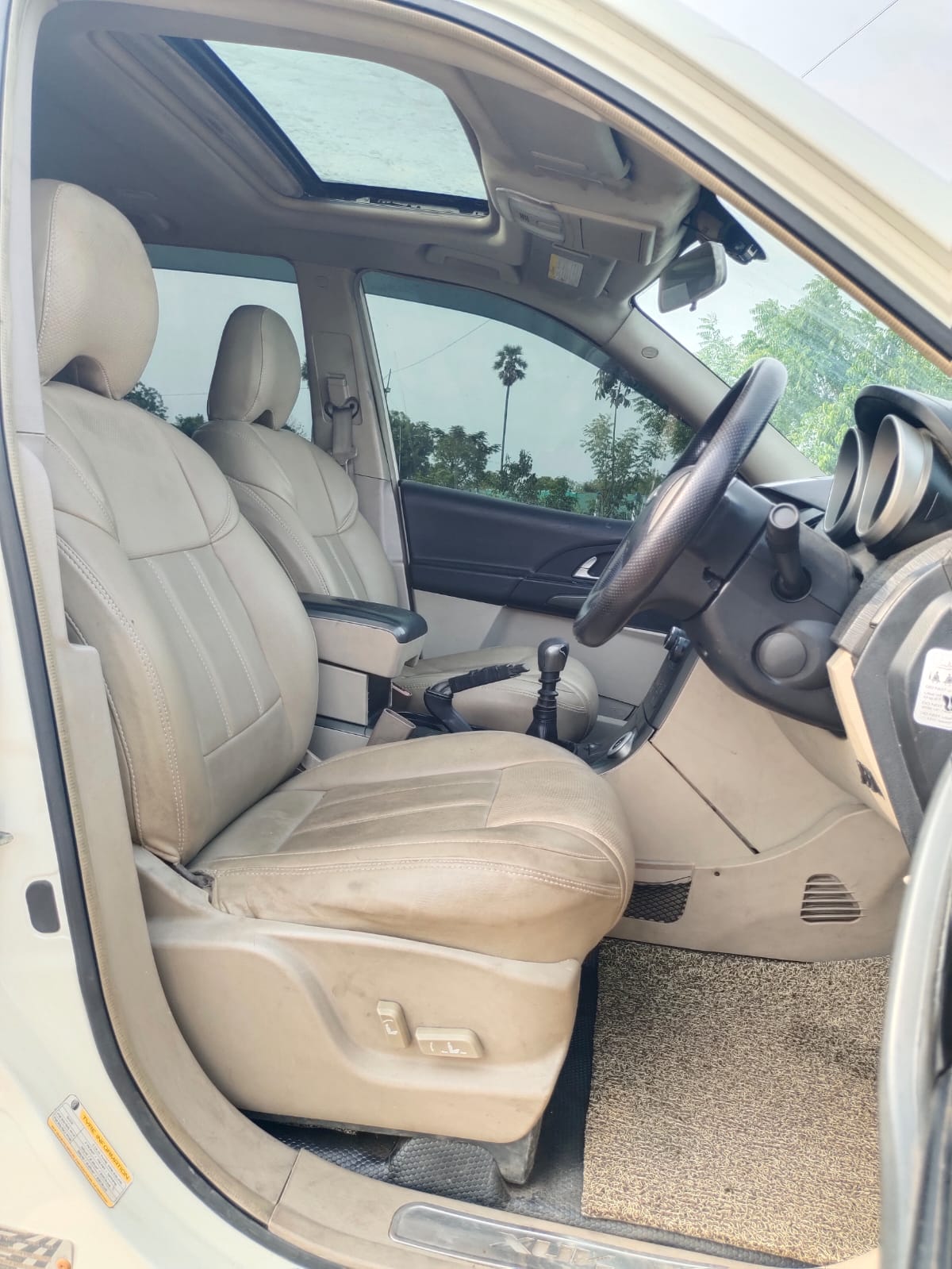 Mahindra XUV500 - Image 5