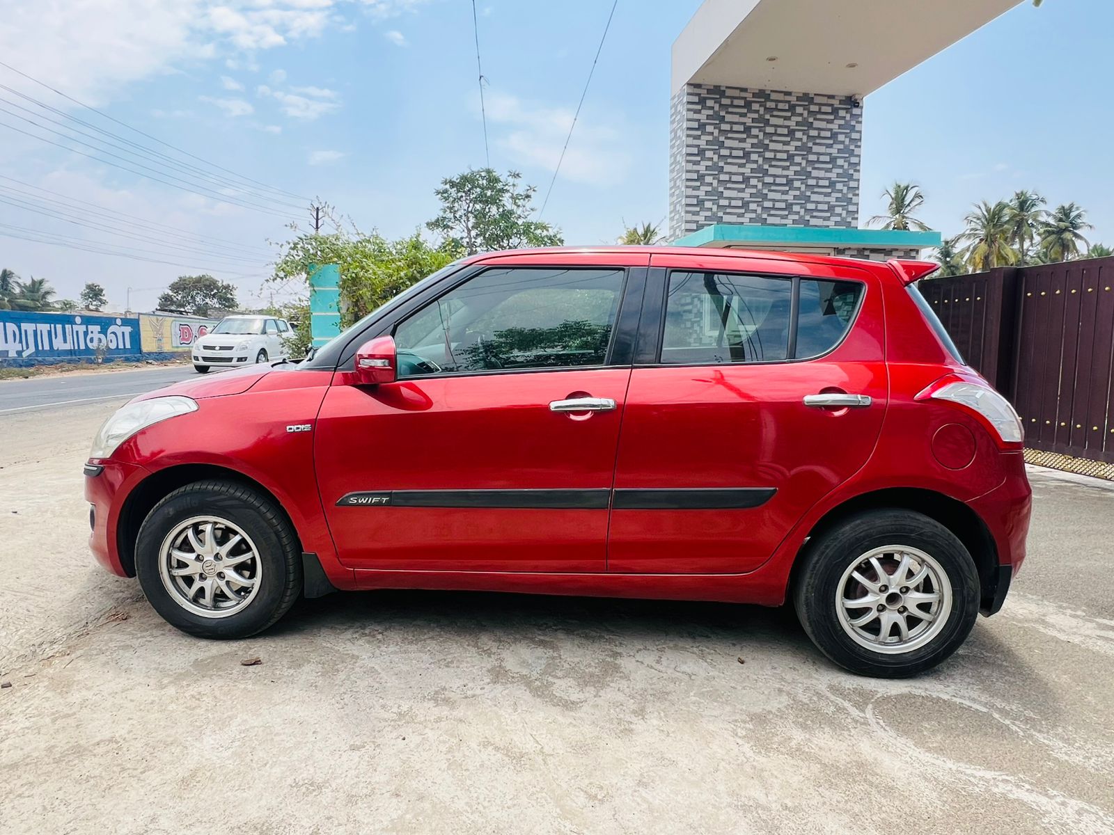 Maruti Suzuki Swift - Image 3