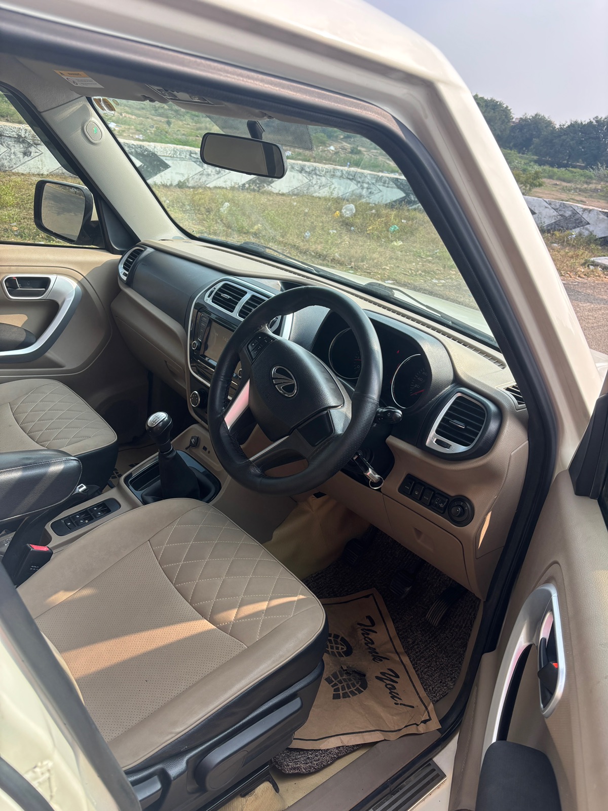 Mahindra TUV300 - Image 6
