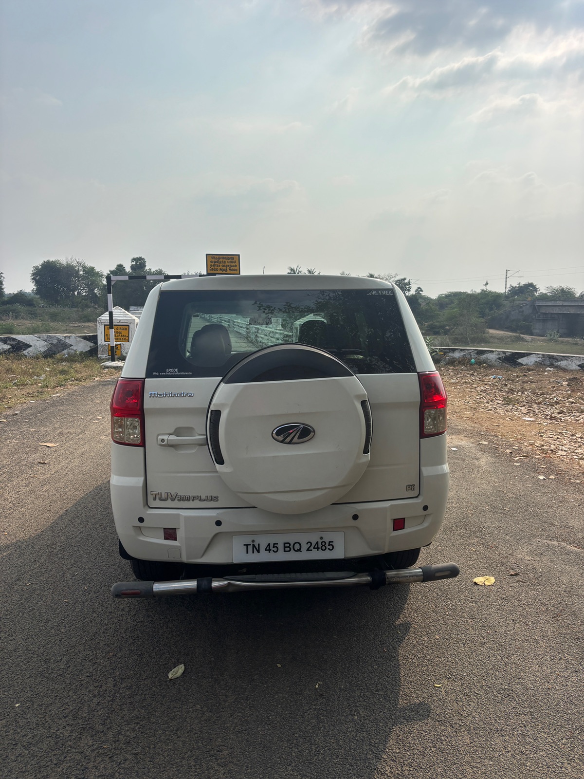 Mahindra TUV300 - Image 5