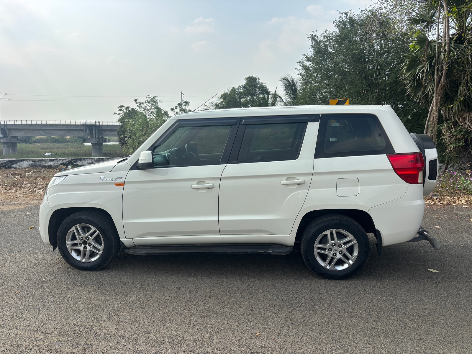 Mahindra TUV300 - Image 4