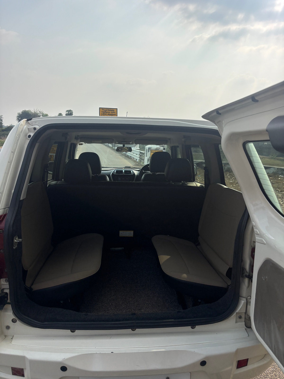 Mahindra TUV300 - Image 2