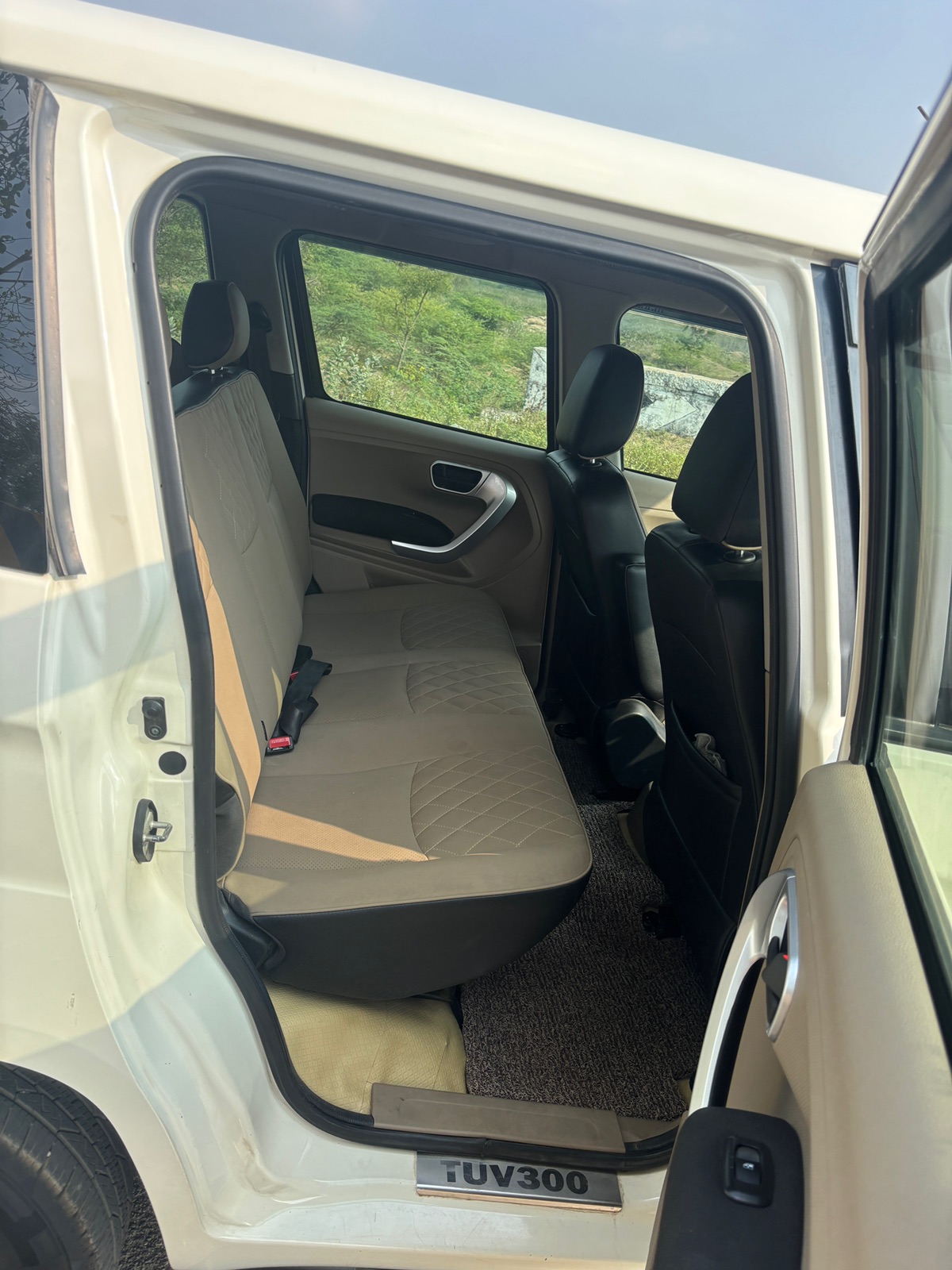 Mahindra TUV300 - Image 8