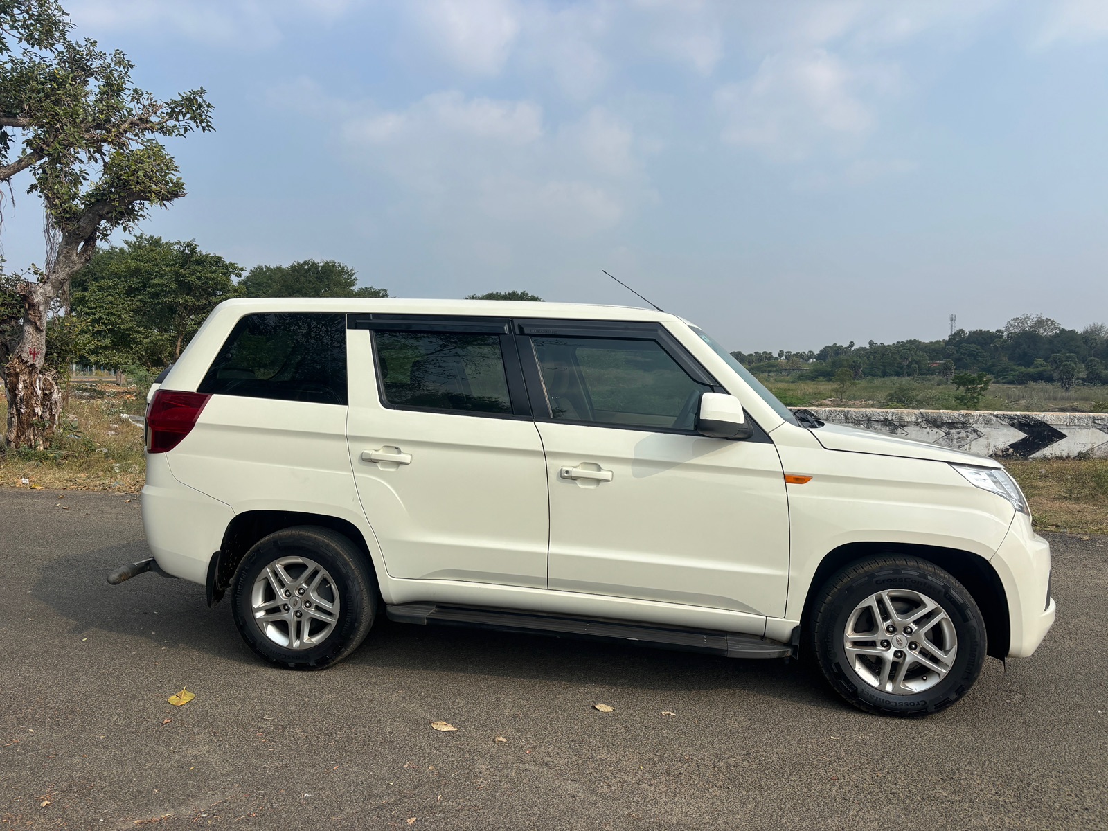 Mahindra TUV300 - Image 3