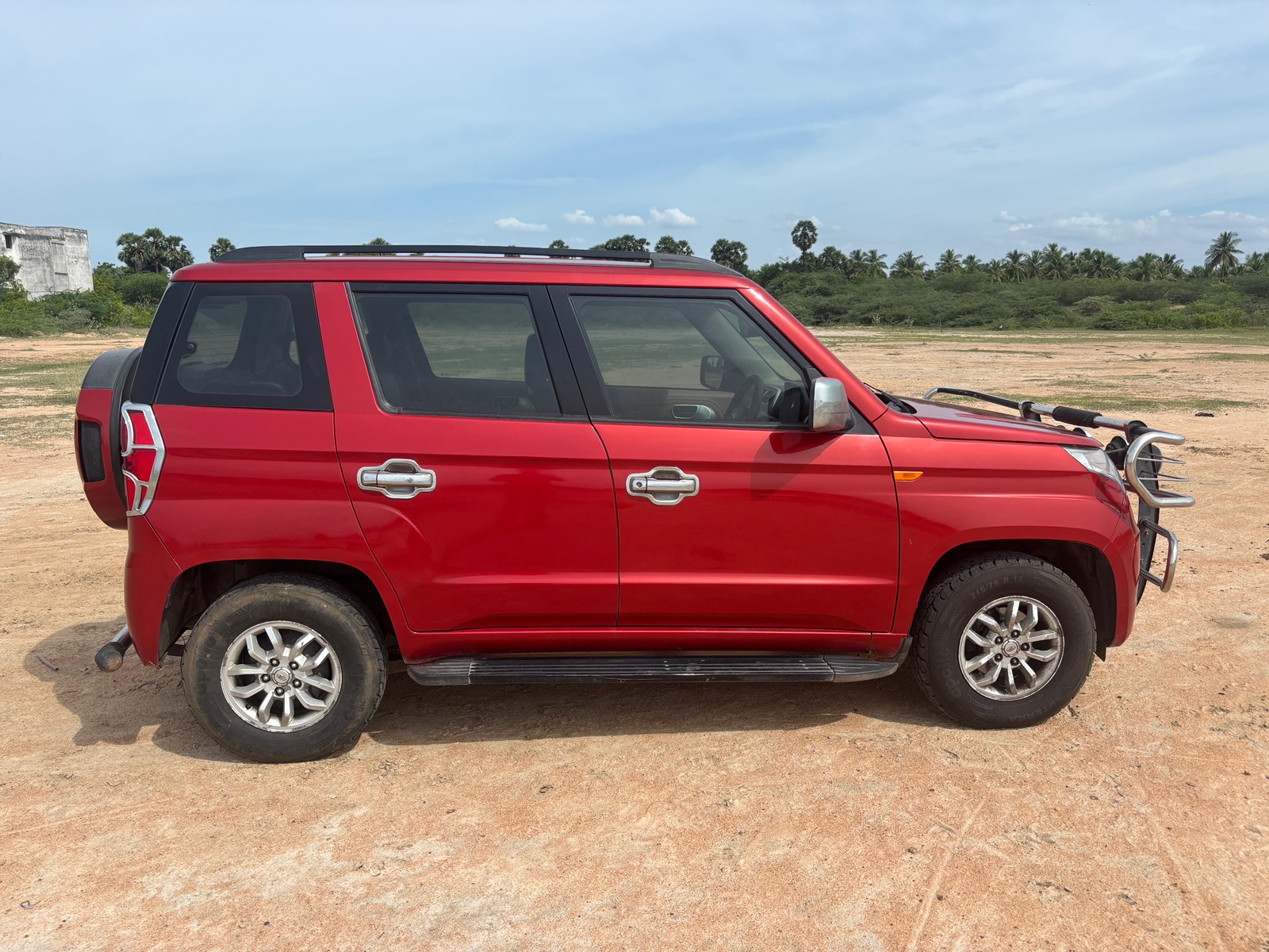 Mahindra TUV300 - Image 2
