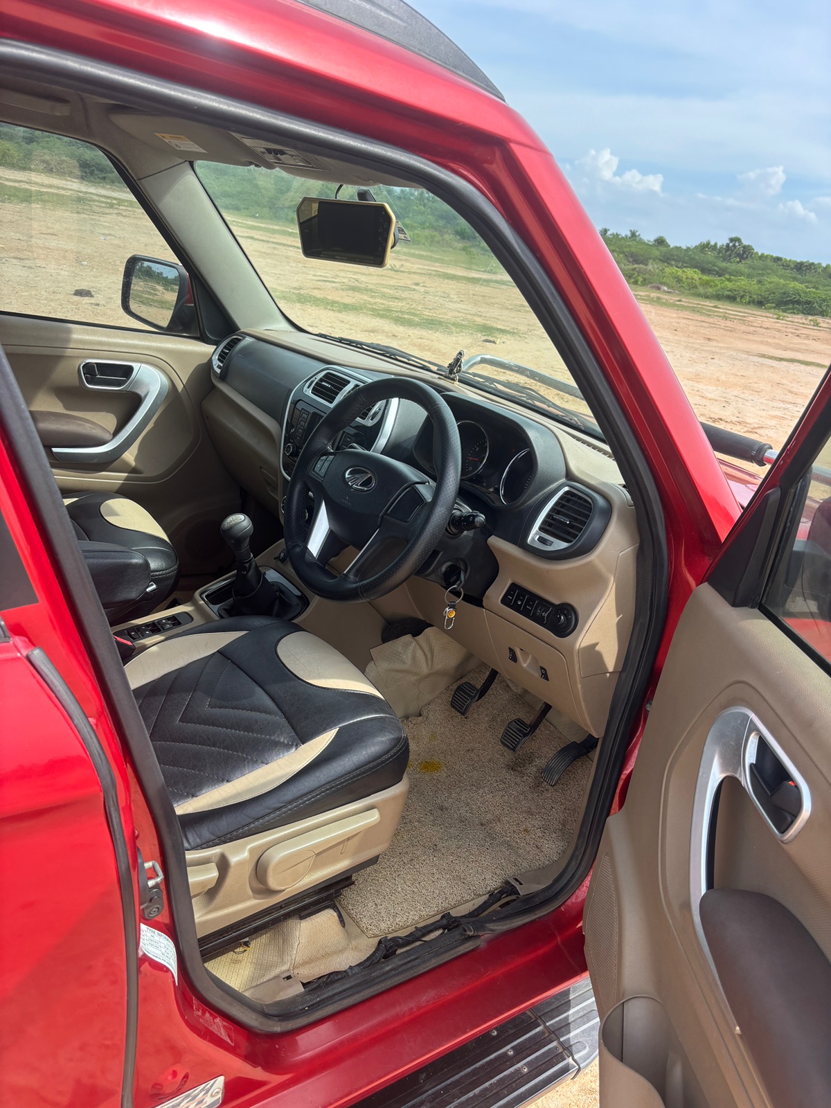 Mahindra TUV300 - Image 5