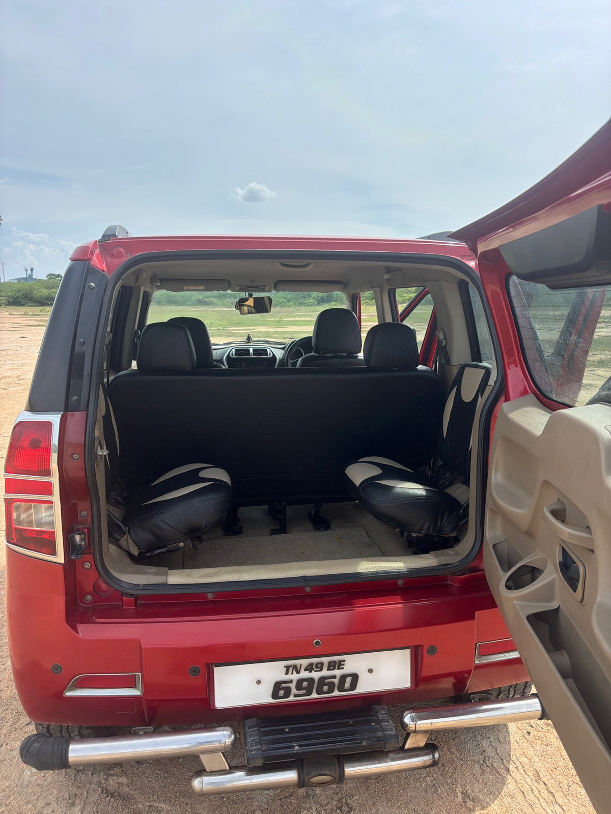 Mahindra TUV300 - Image 1