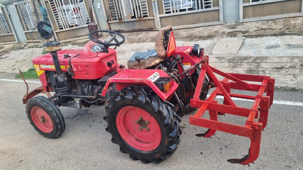 Mahindra Yuvraj - Image 4