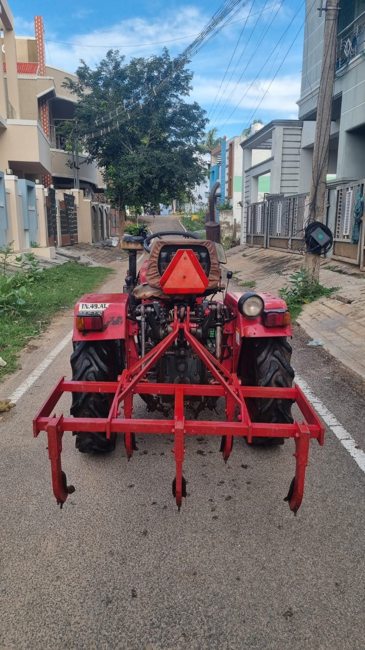 Mahindra Yuvraj - Image 1