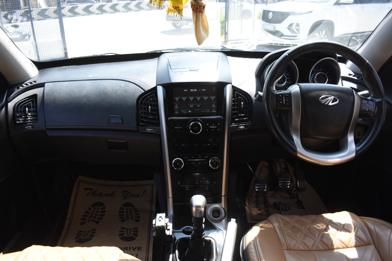 Mahindra XUV500 - Image 2