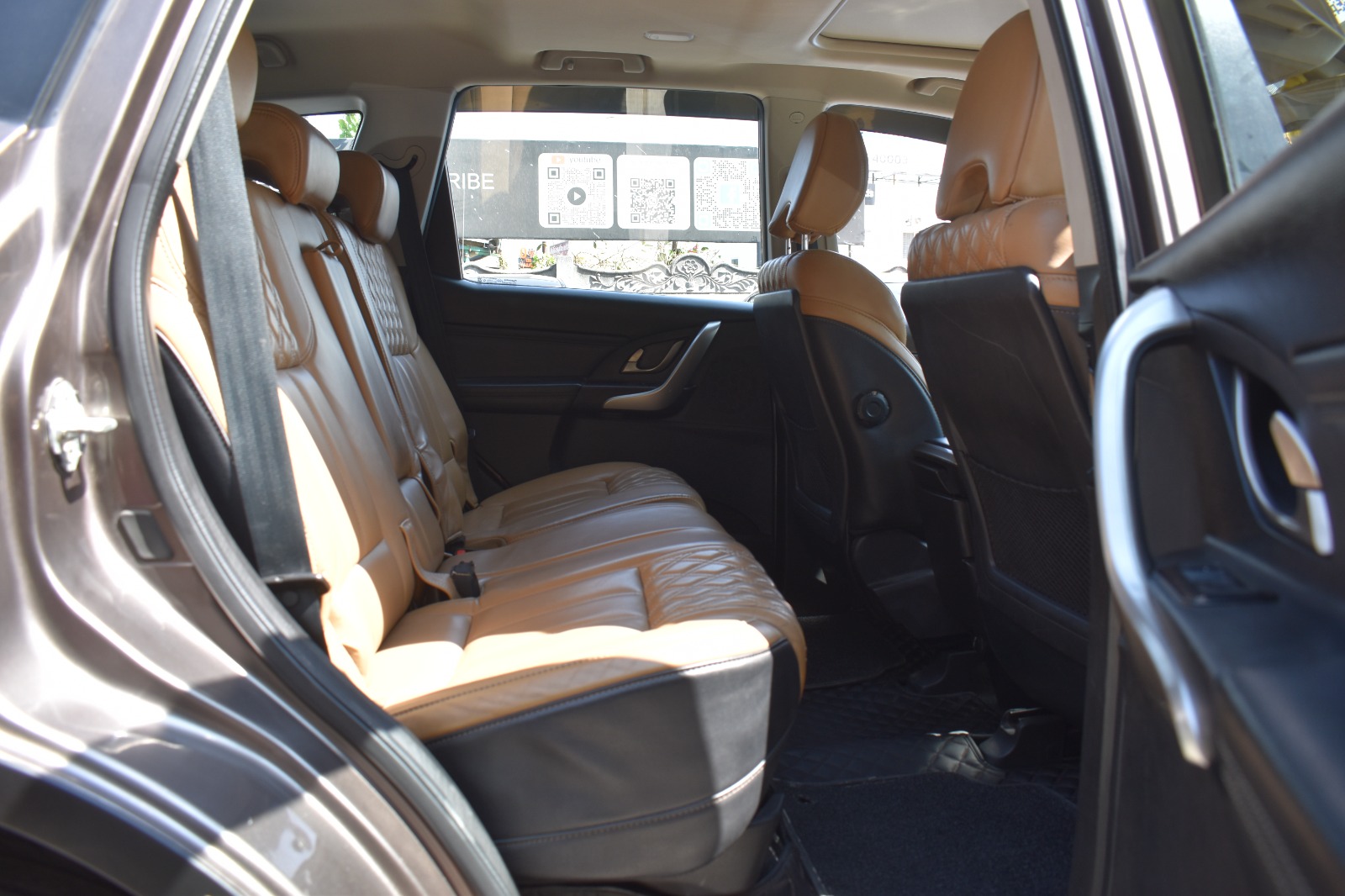 Mahindra XUV500 - Image 8
