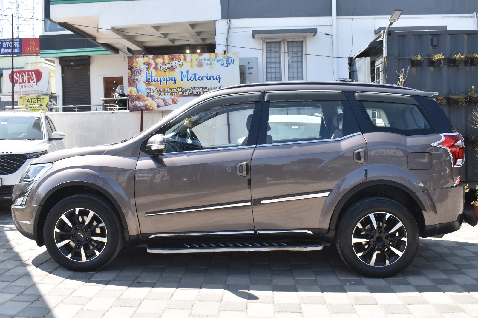 Mahindra XUV500 - Image 7