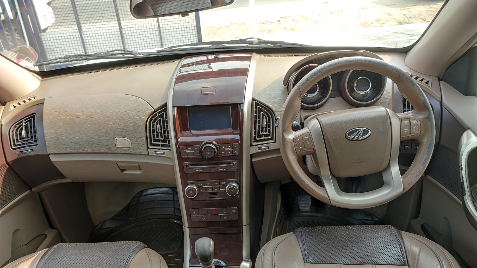 Mahindra XUV500 - Image 6