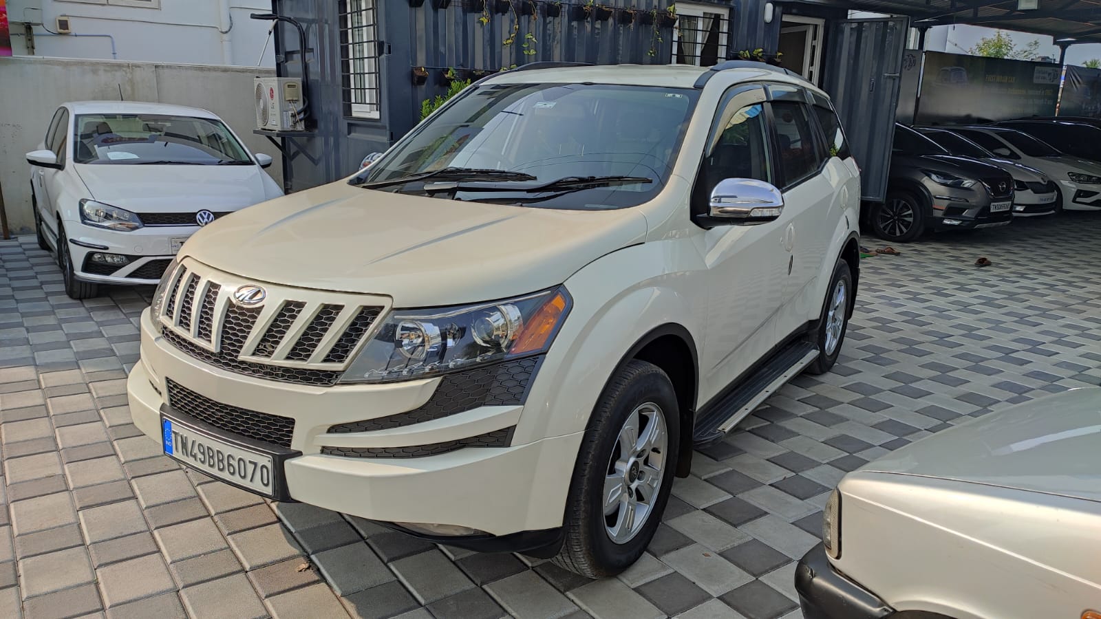 Mahindra XUV500 - Image 3