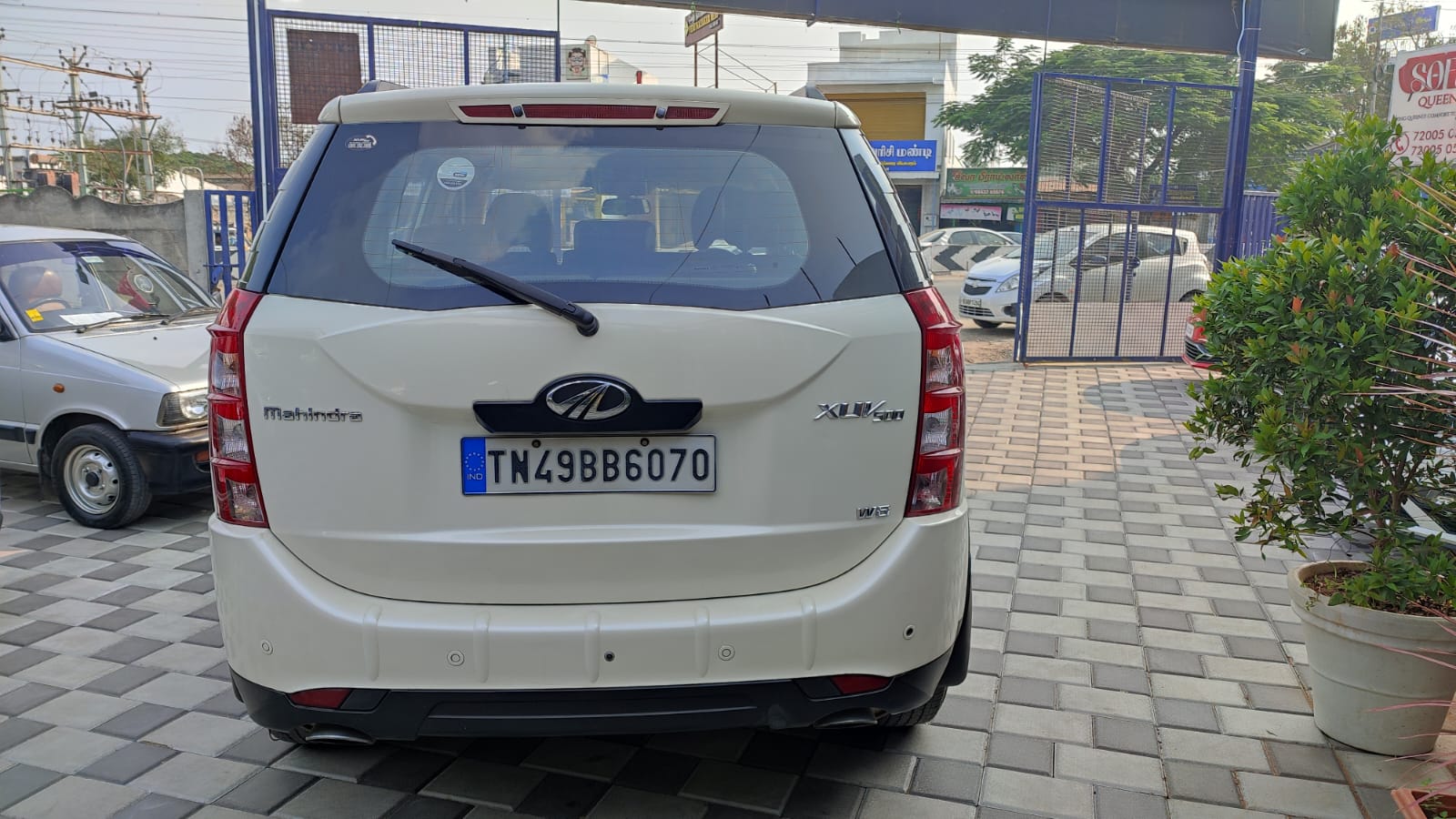 Mahindra XUV500 - Image 2