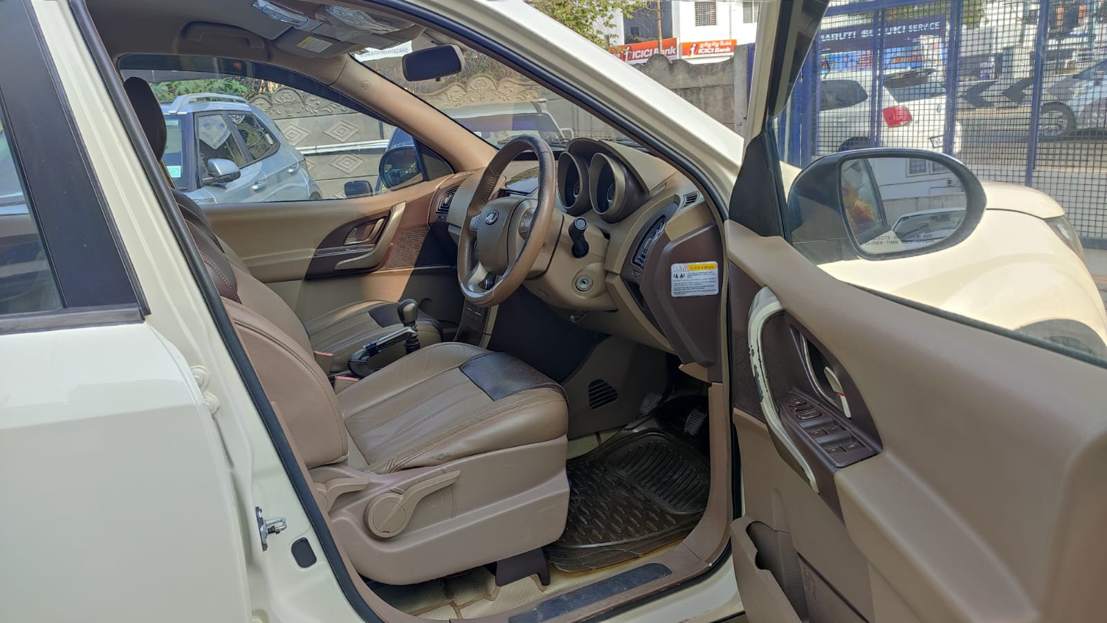Mahindra XUV500 - Image 7