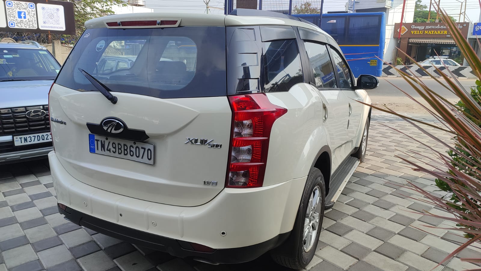 Mahindra XUV500 - Image 9