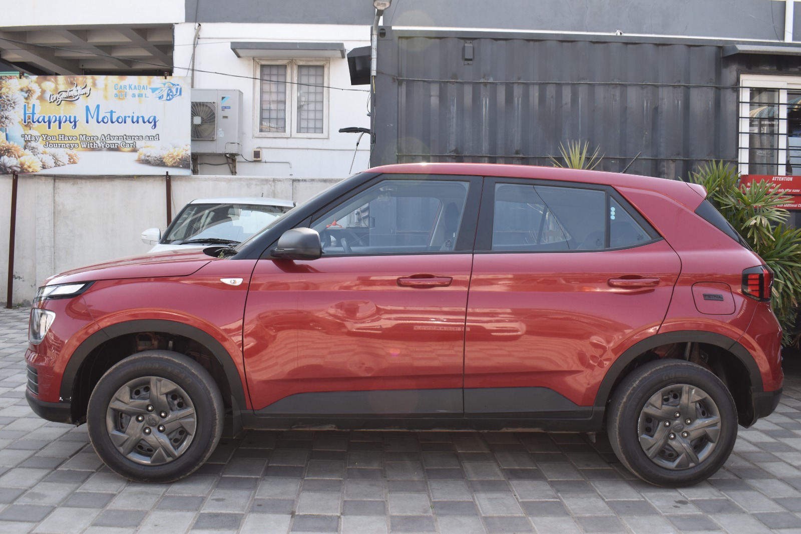 Hyundai Venue - Image 2