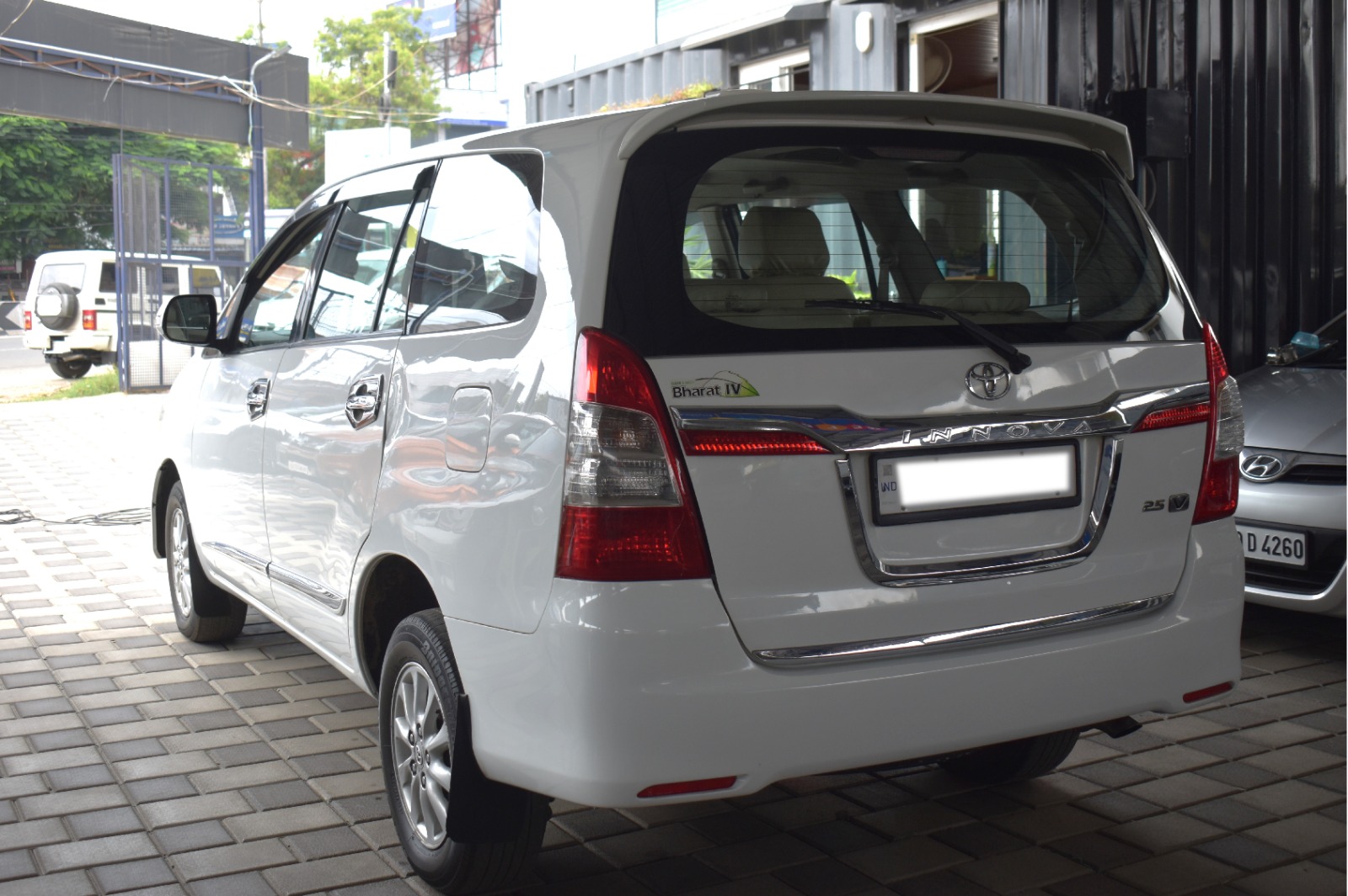 Toyota Innova - Image 2
