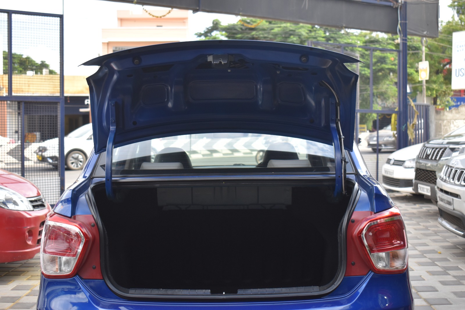 Hyundai Xcent - Image 7