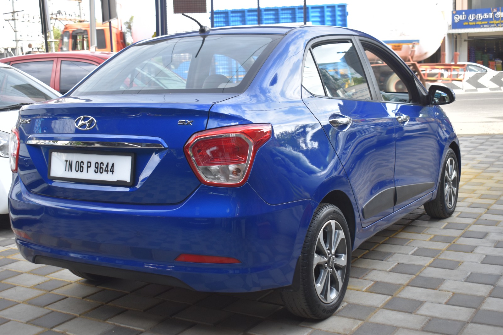 Hyundai Xcent - Image 2