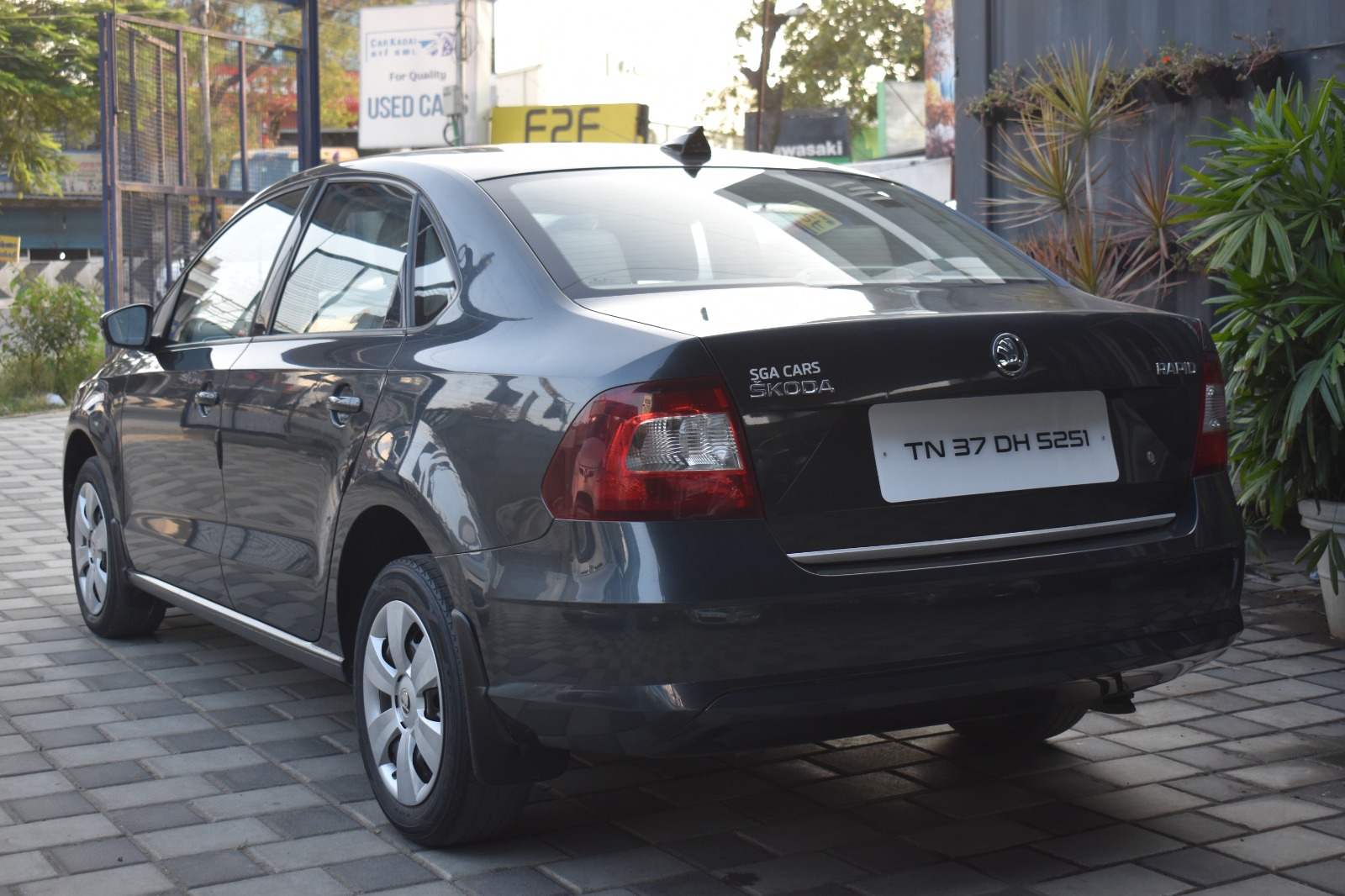 Skoda Rapid - Image 2
