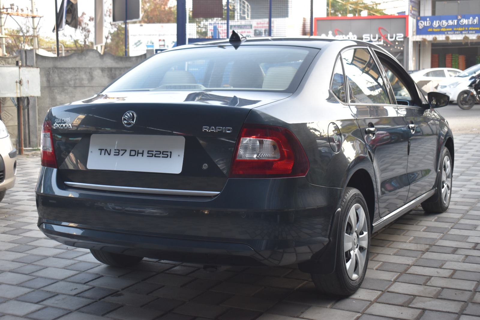 Skoda Rapid - Image 9