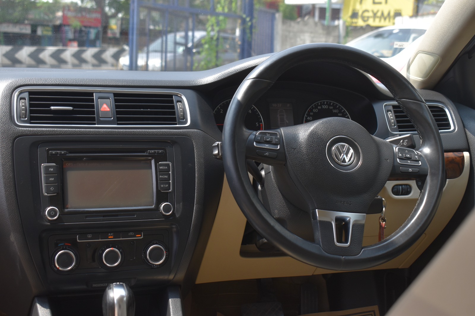 Volkswagen Jetta - Image 8